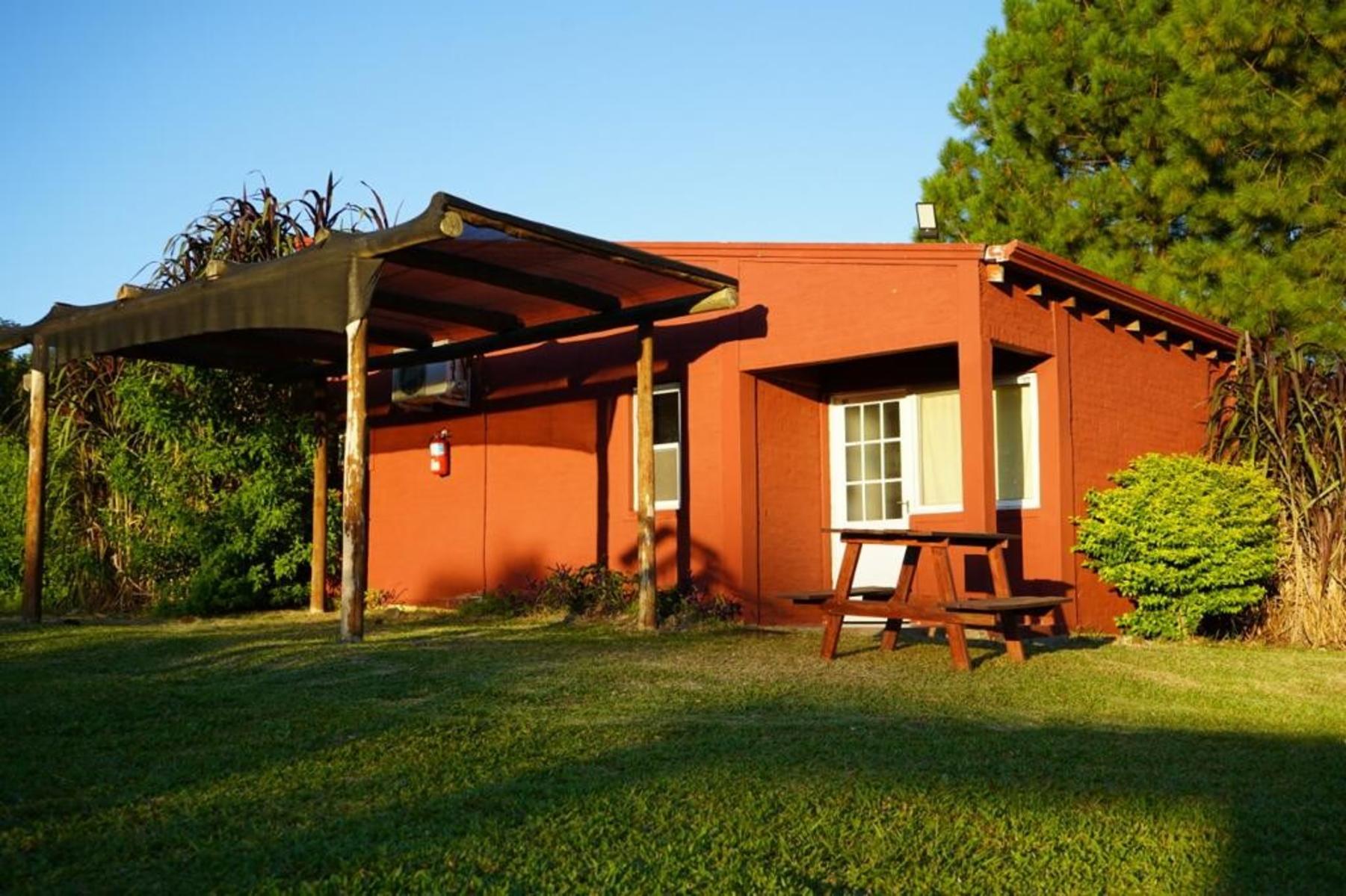 Complejo de cabañas con pileta en amplio parque de 4has con salón para eventos - Colón E. Ríos - 16