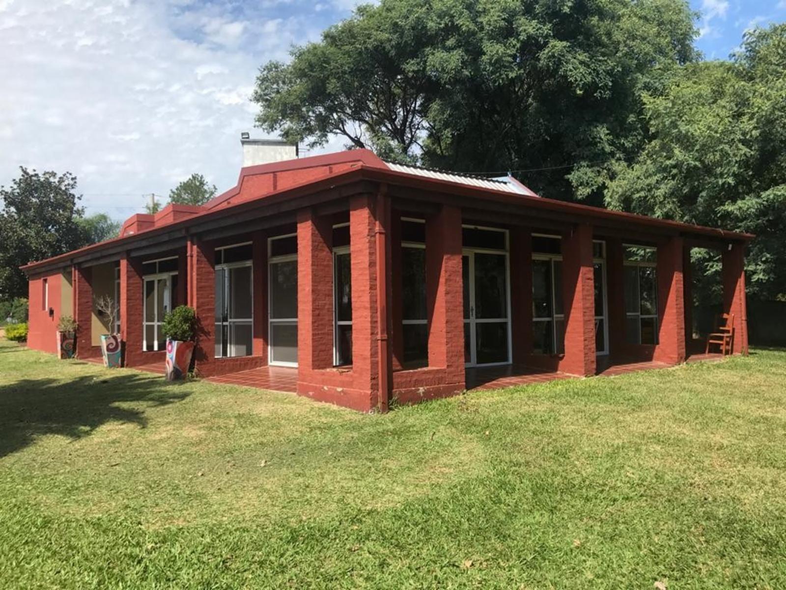 Complejo de cabañas con pileta en amplio parque de 4has con salón para eventos - Colón E. Ríos - 20