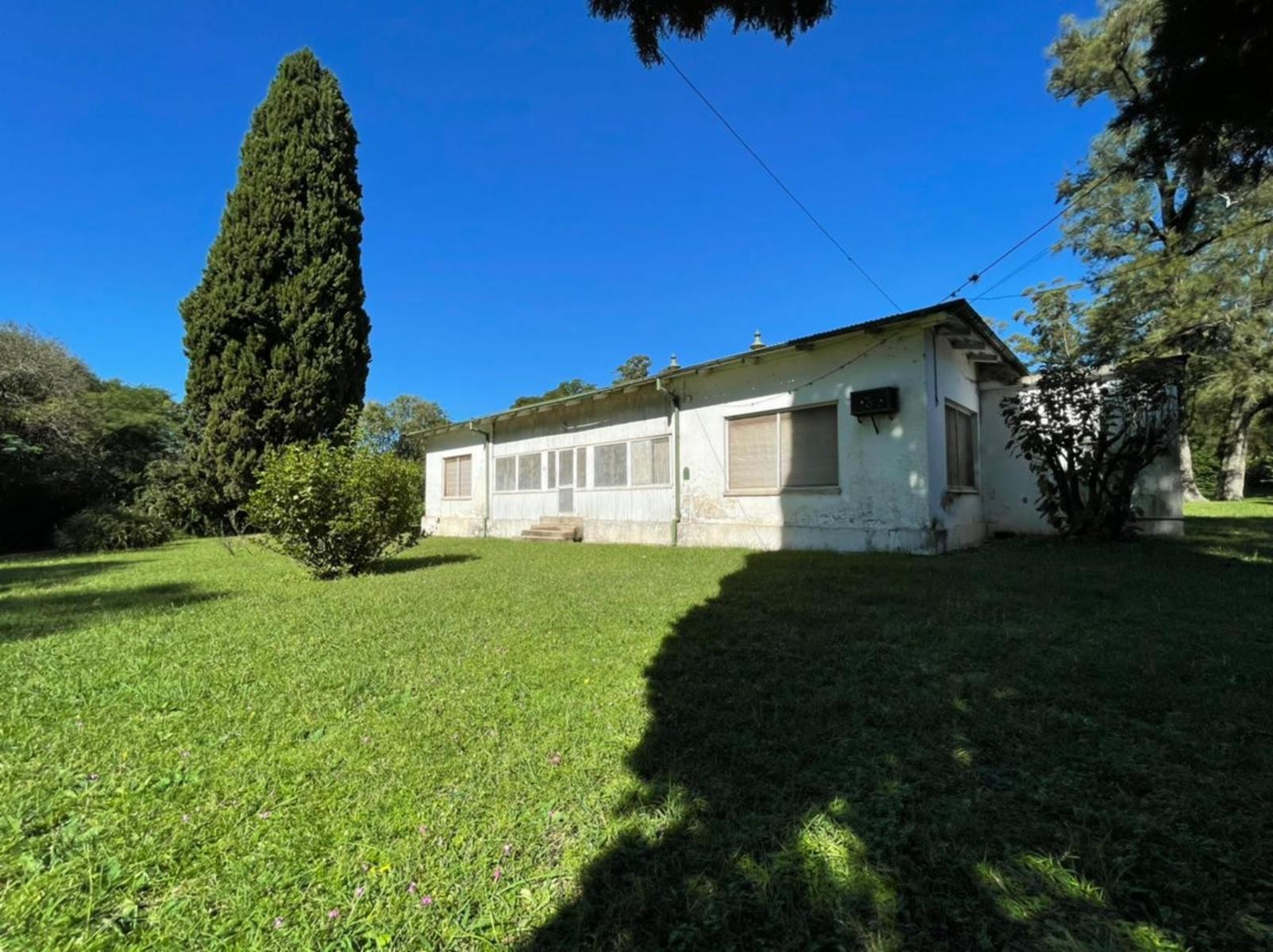 Gran chalet estilo ingles sobre calle Evans de Pueblo Liebig — foto 2