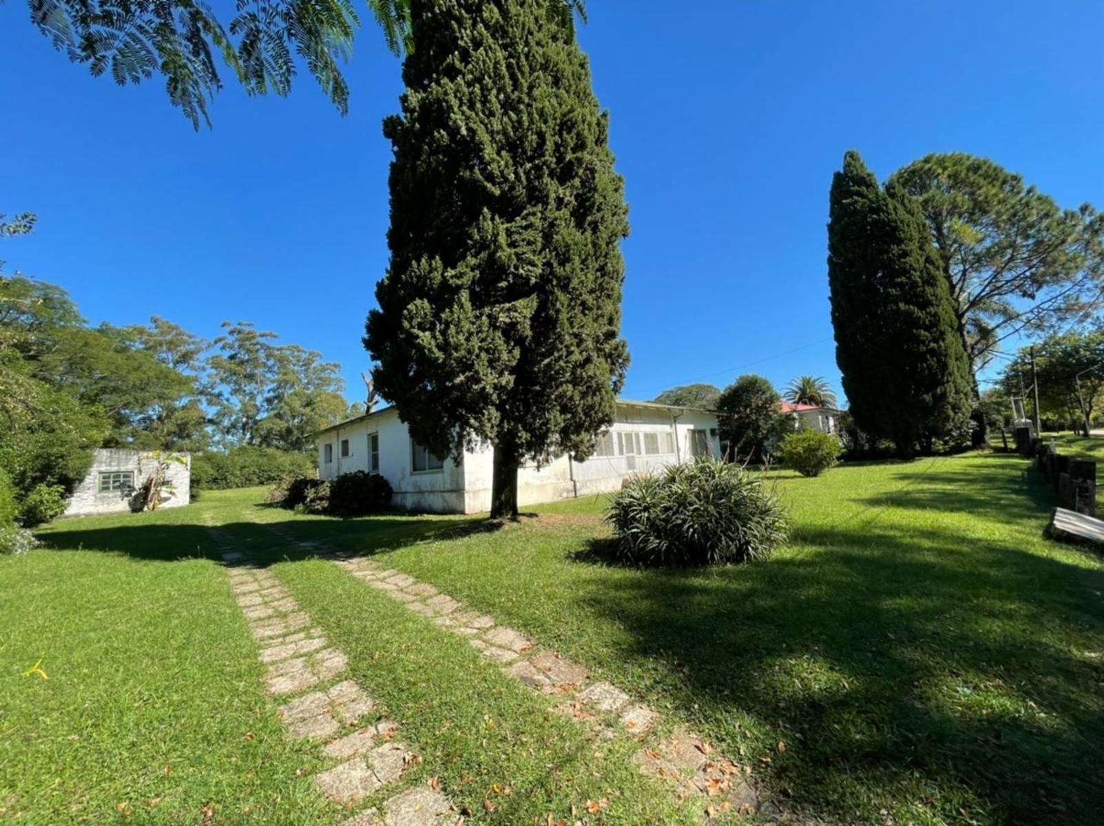 Gran chalet estilo ingles sobre calle Evans de Pueblo Liebig — foto 3