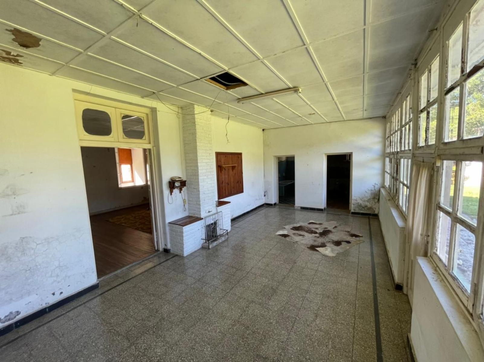 Gran chalet estilo ingles sobre calle Evans de Pueblo Liebig — foto 7
