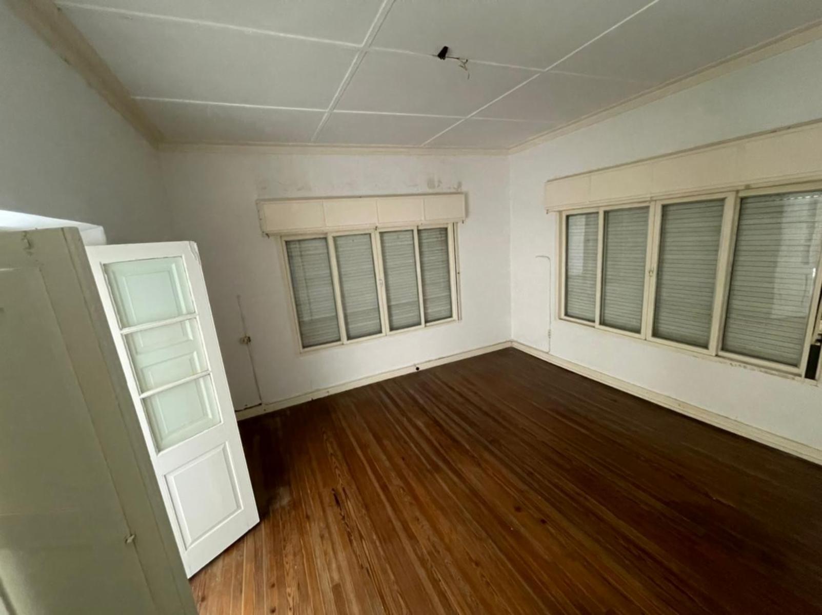 Gran chalet estilo ingles sobre calle Evans de Pueblo Liebig — foto 9