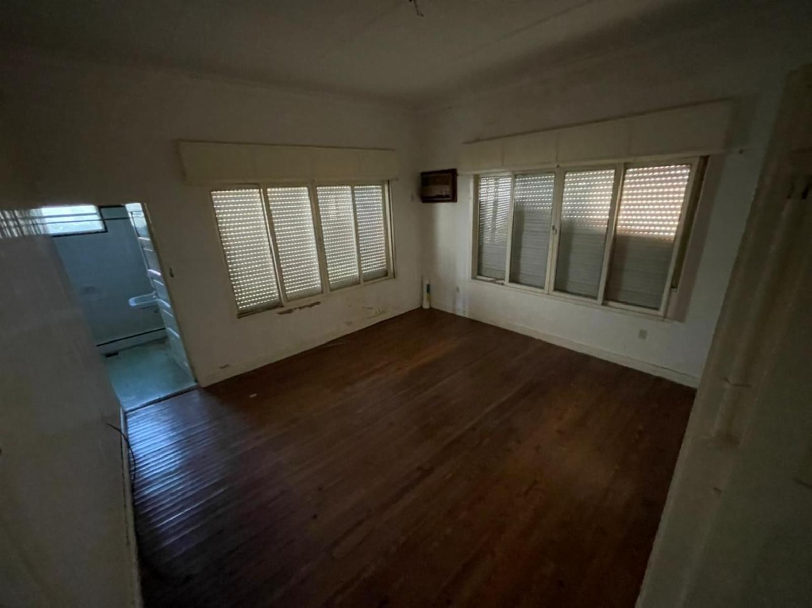 Gran chalet estilo ingles sobre calle Evans de Pueblo Liebig — foto 10