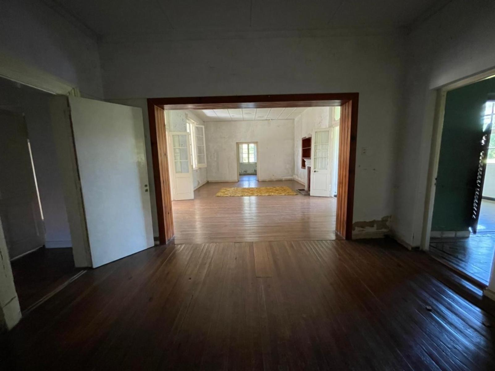 Gran chalet estilo ingles sobre calle Evans de Pueblo Liebig — foto 11