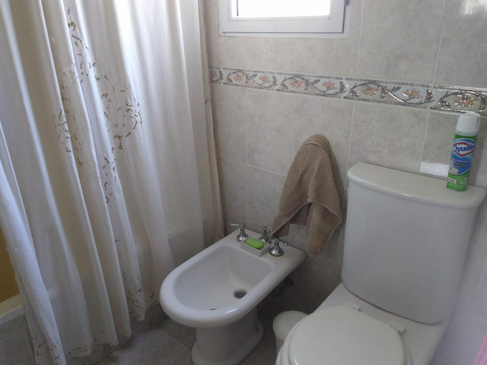 Excelente Propiedad en Barrio Villa Santillan y Local Comercial — foto 2