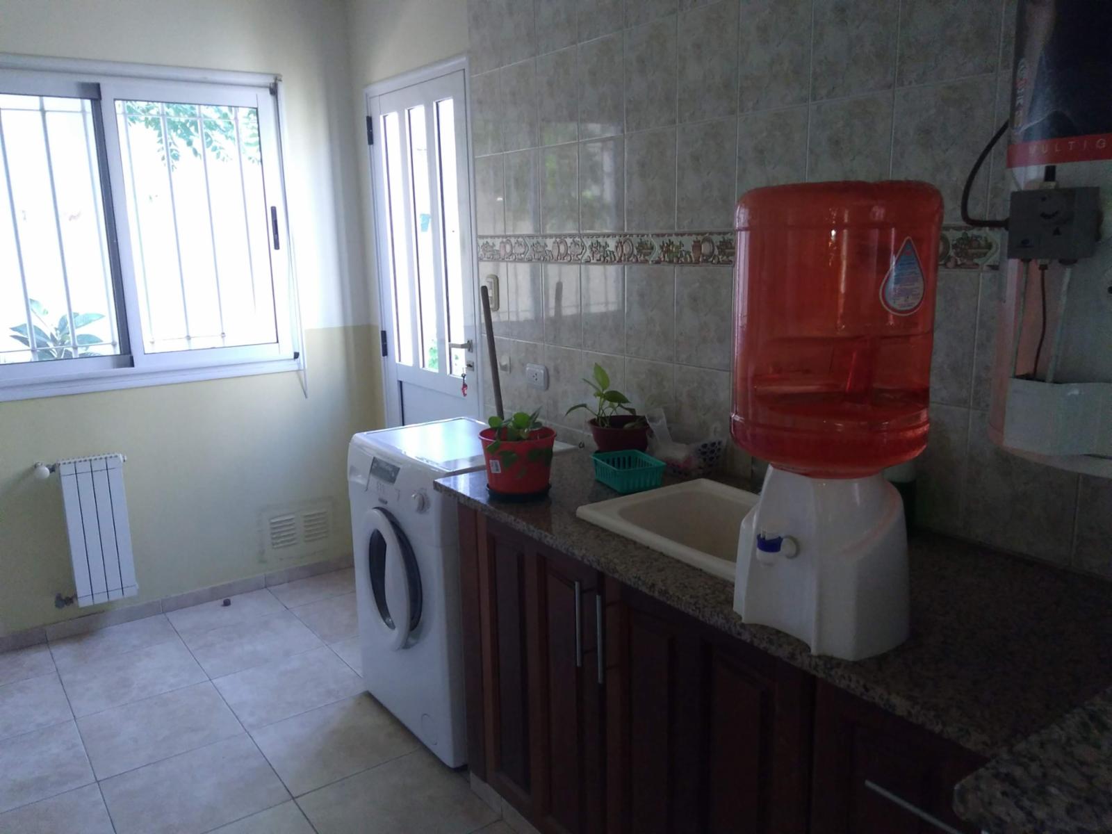 Excelente Propiedad en Barrio Villa Santillan y Local Comercial — foto 9