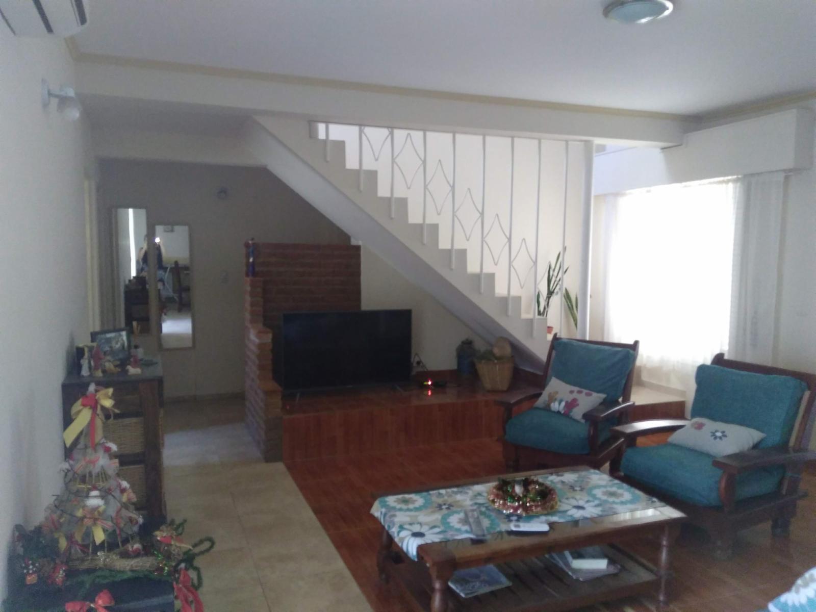 Excelente Propiedad en Barrio Villa Santillan y Local Comercial — foto 13