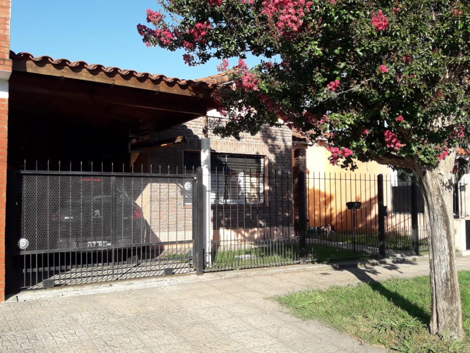 CASA 4 AMBIENTES CON AMPLIO FONDO — foto 2