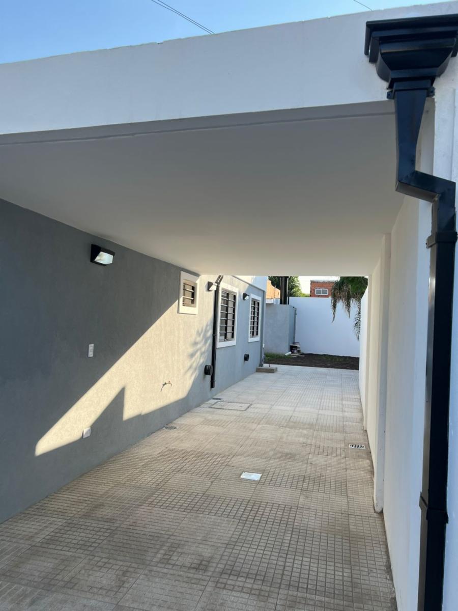 EXCELENTE CASA 4 AMBIENTES TOTALMENTE RECICLADA A NUEVA — foto 3