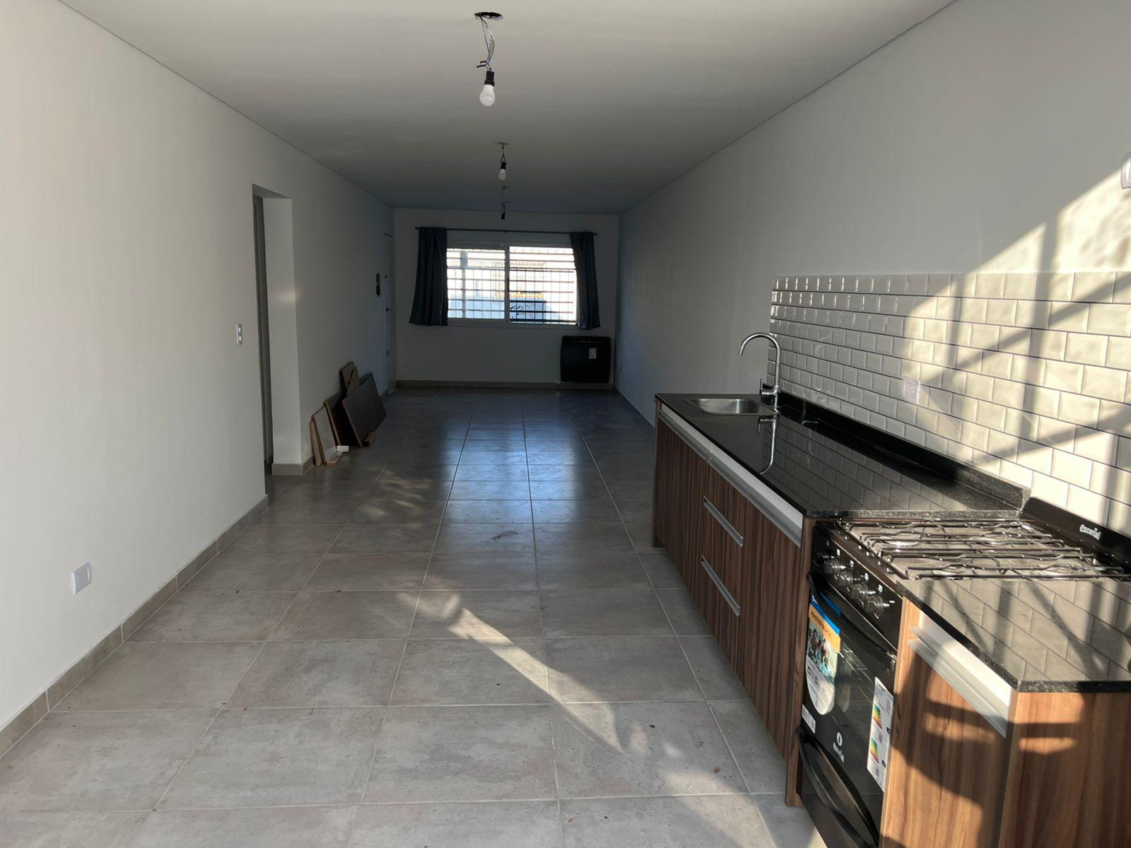 EXCELENTE CASA 4 AMBIENTES TOTALMENTE RECICLADA A NUEVA — foto 6