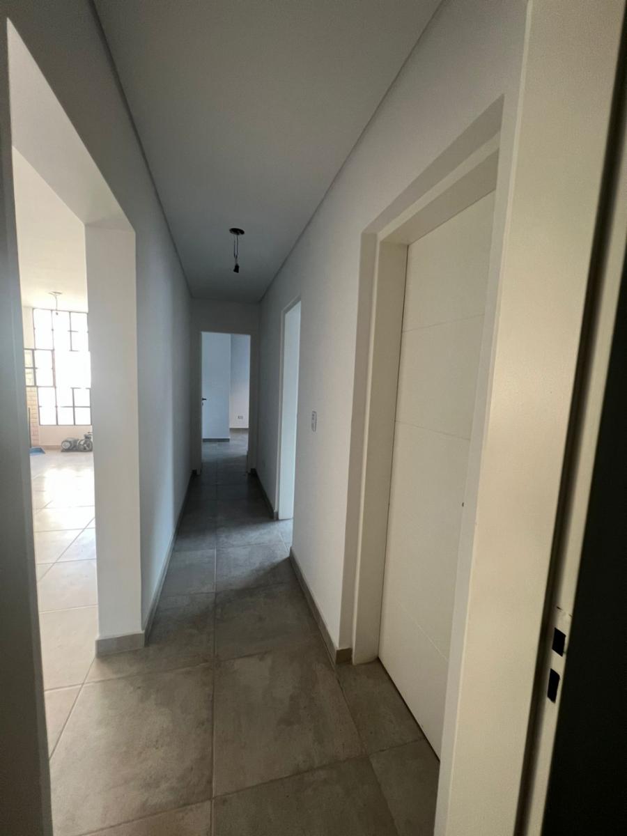 EXCELENTE CASA 4 AMBIENTES TOTALMENTE RECICLADA A NUEVA — foto 9