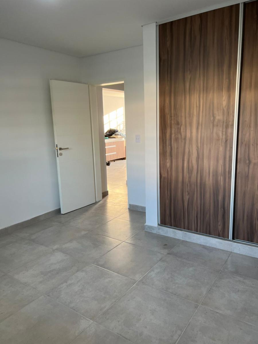 EXCELENTE CASA 4 AMBIENTES TOTALMENTE RECICLADA A NUEVA — foto 10