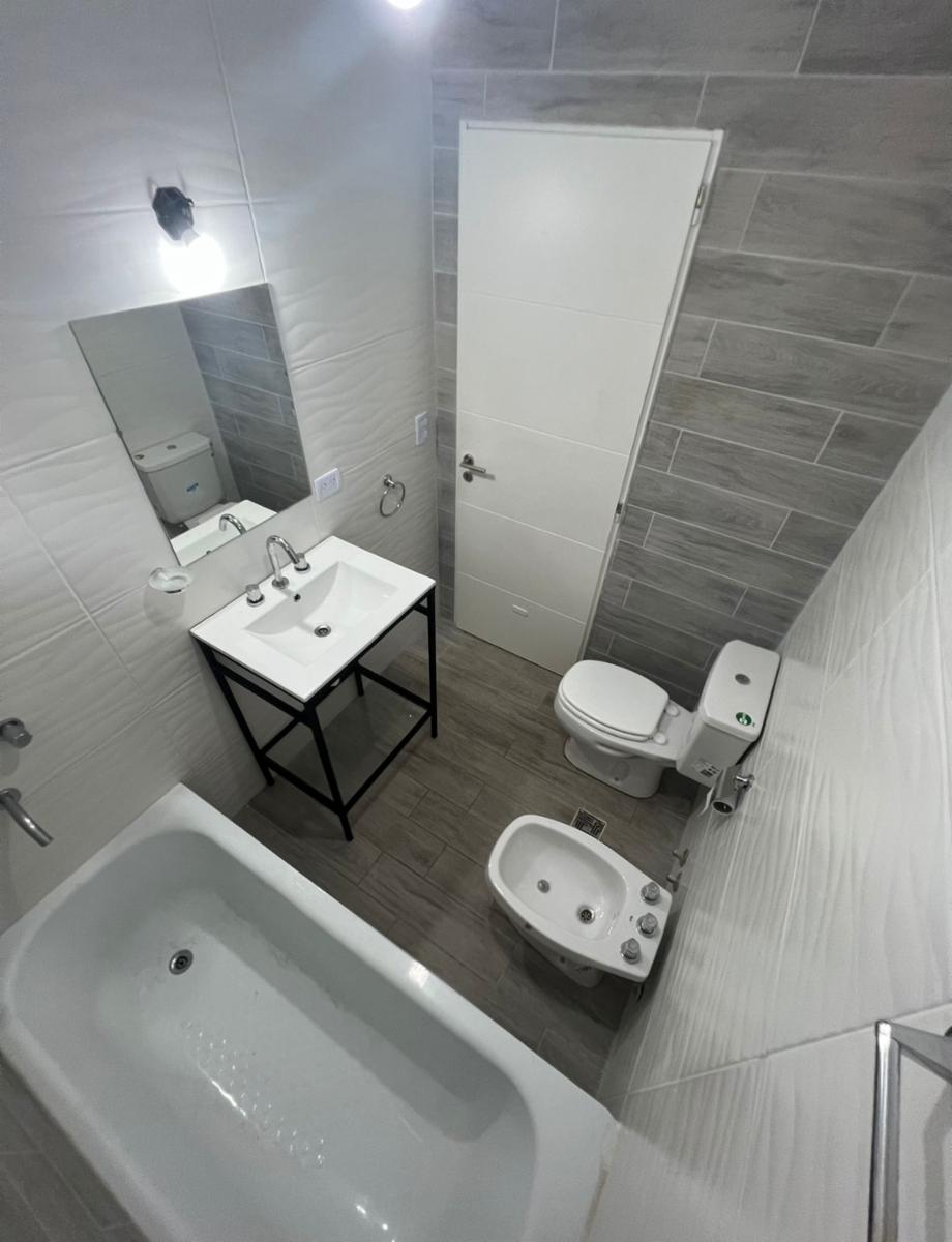 EXCELENTE CASA 4 AMBIENTES TOTALMENTE RECICLADA A NUEVA — foto 11