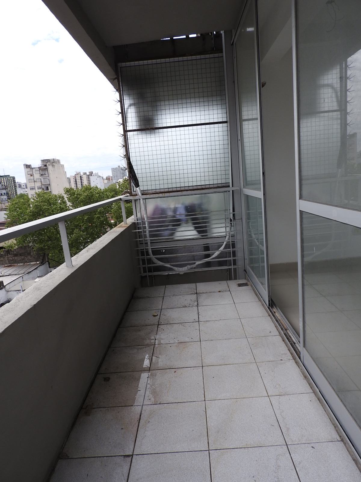 Monoambiente divisible, muy luminoso 2mo piso contrafrente muy luminoso — foto 4
