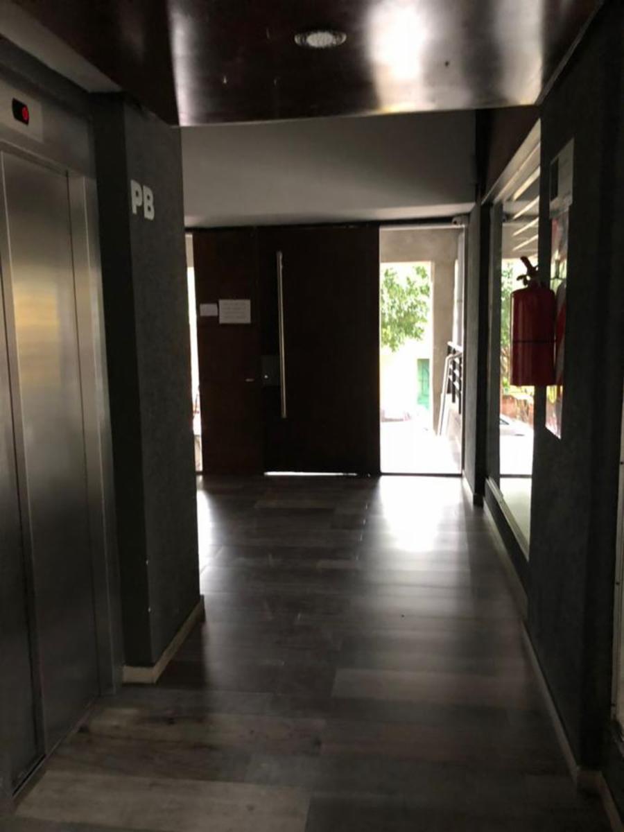 DEPARTAMENTO 2 AMBIENTES CON COCHERA SUBTERRANEA EN PLENO CENTRO DE TIGRE. contra frente . — foto 5