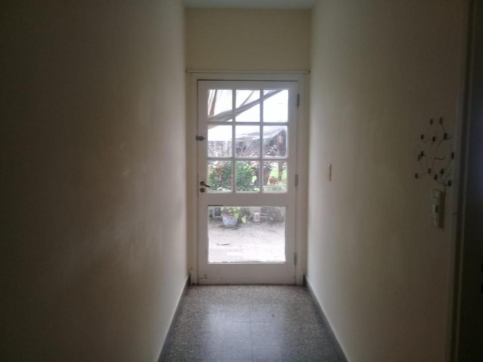 Amplia propiedad de 375 m2 zona San isidro a metros de Avenida Rolon Excelente ubicación — foto 5