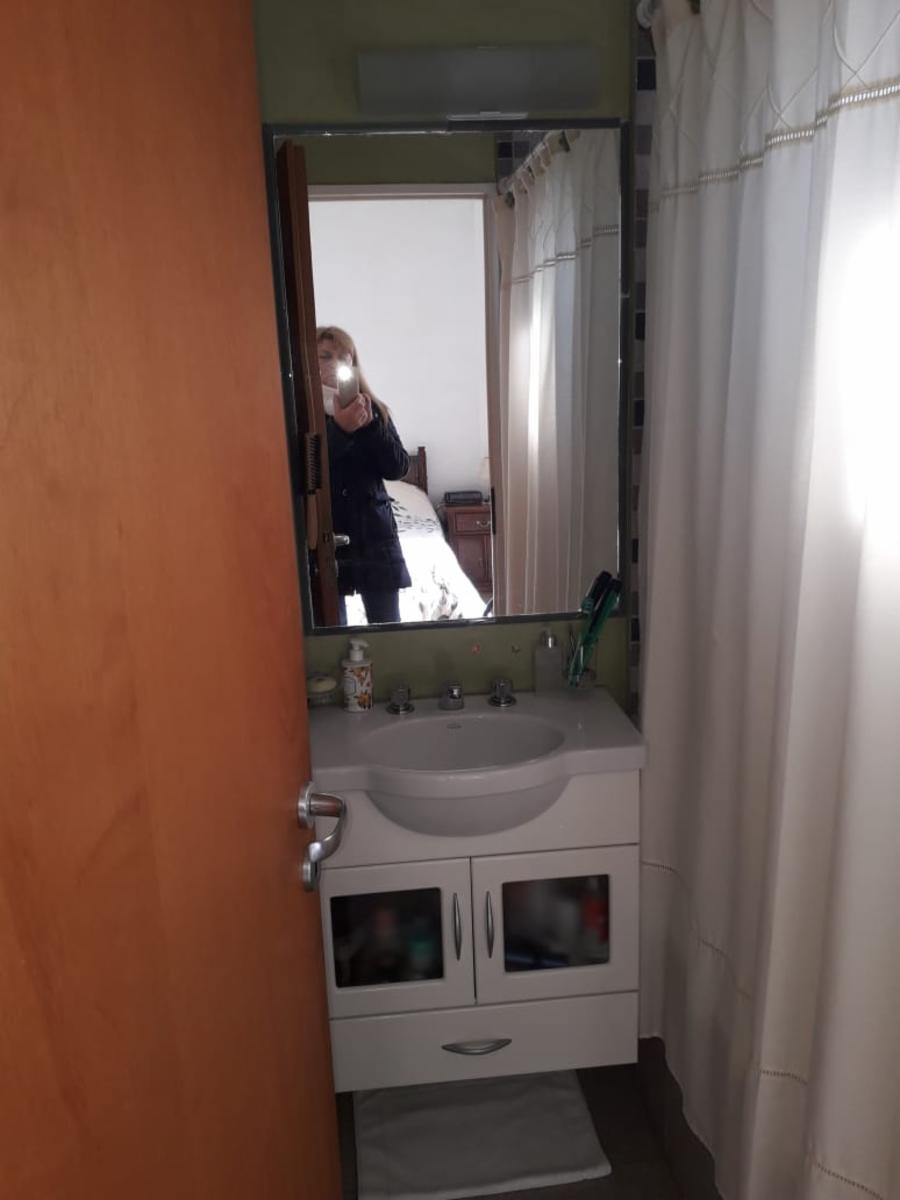 Departamento de 3 ambientes sobre Av. Cazon