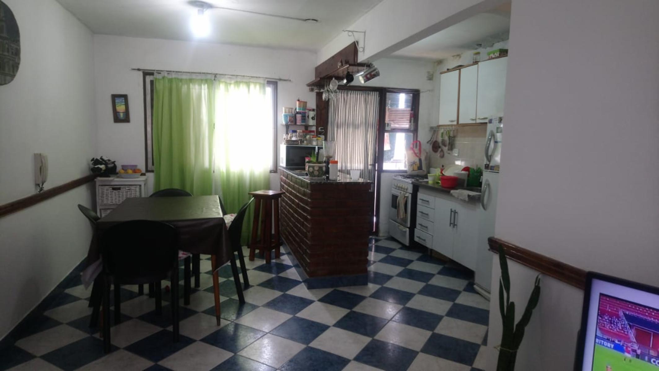 Departamento 4 ambientes en Barrio mil Viviendas 403 — foto 3