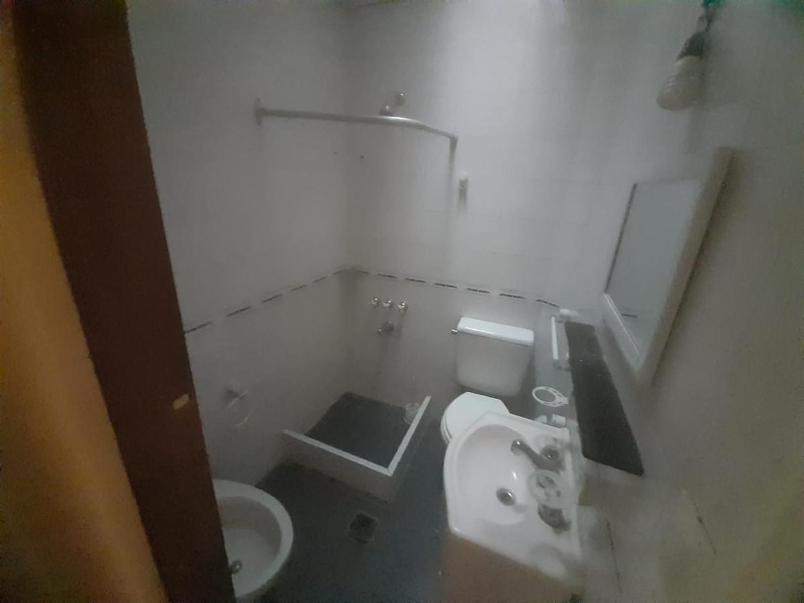 PH en la zona de Virreyes a metros de la estación