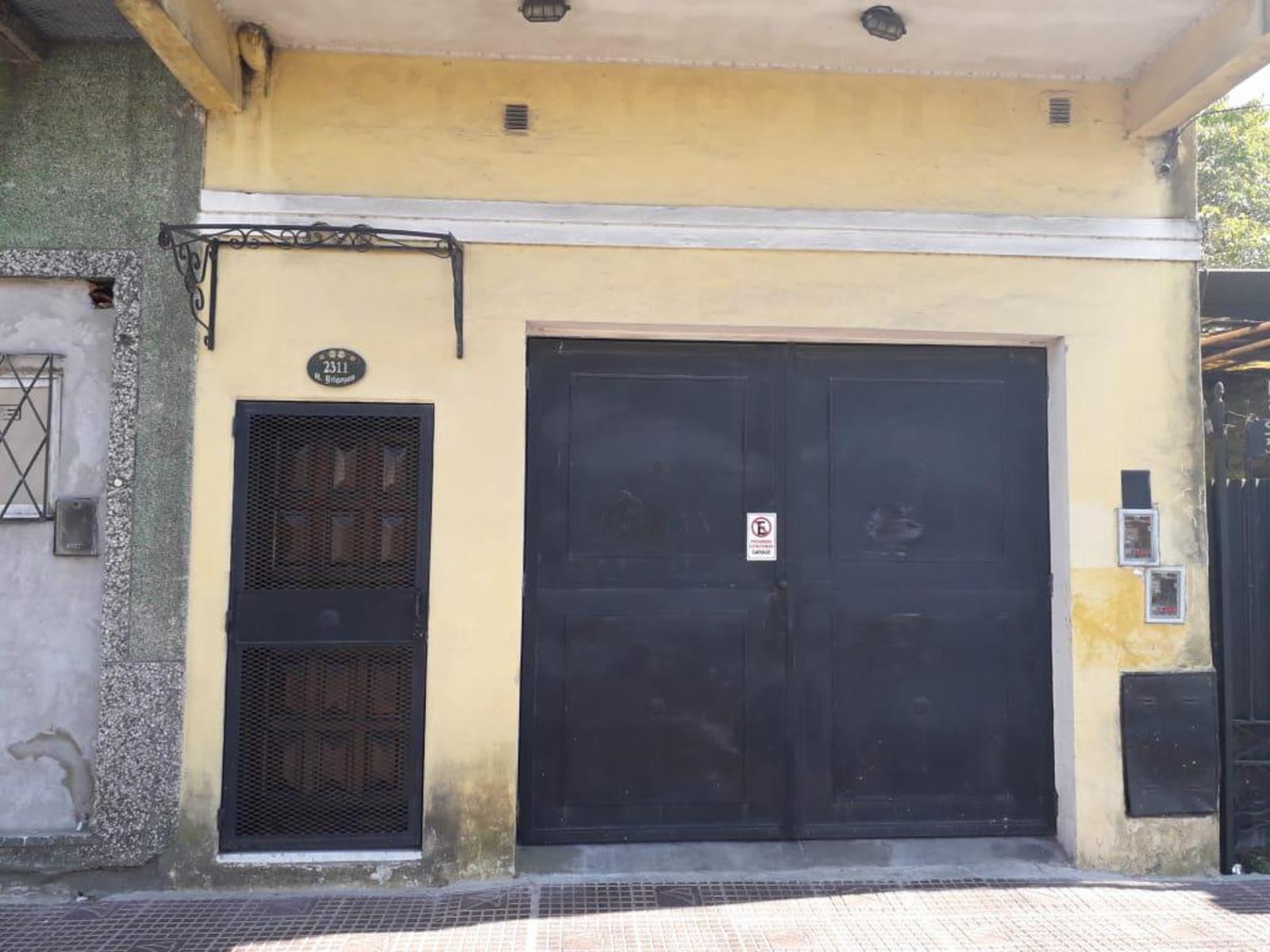 PH planta alta al frente primer piso por escalera sobre Av. Hipólito Yrigoyen — foto 2