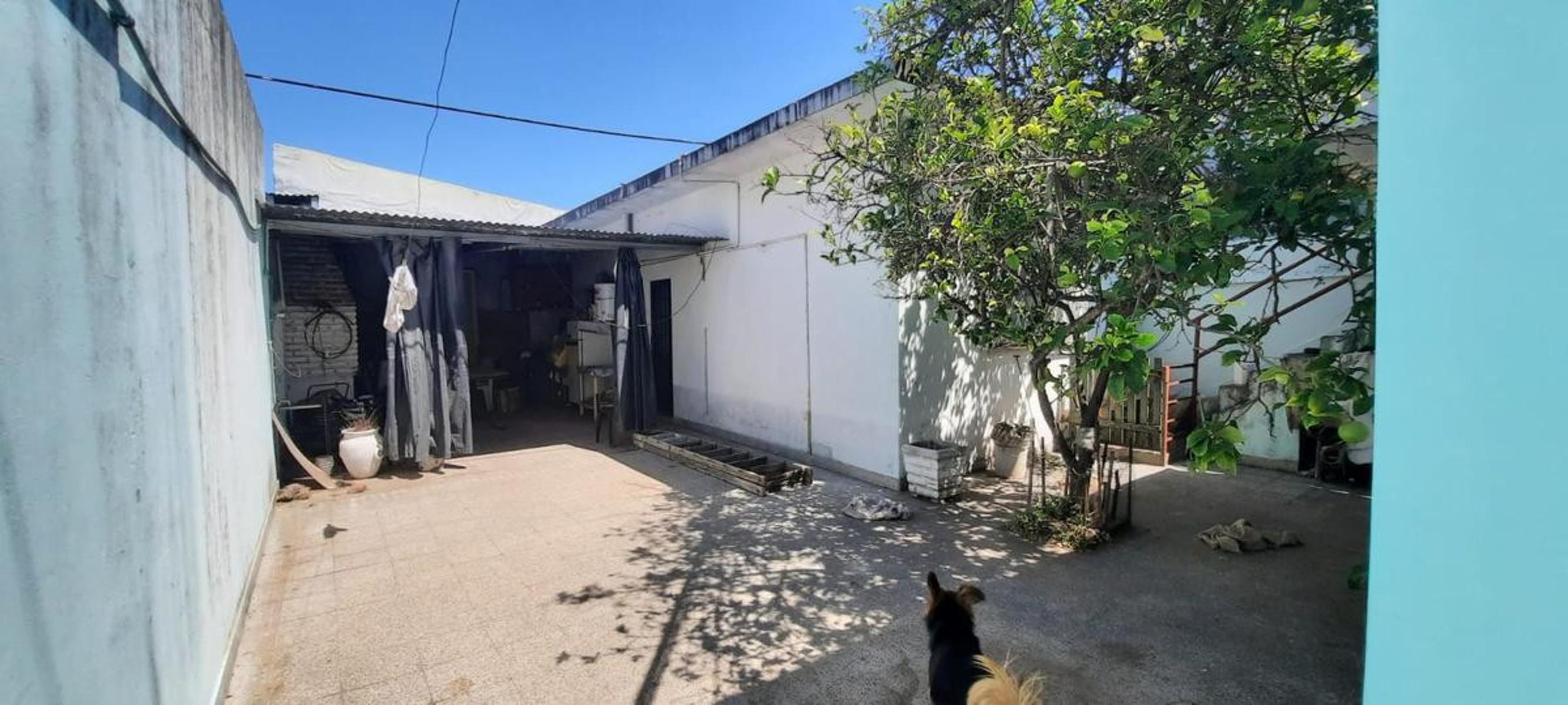 Boulogne Sur Mer a 2 cdras Avenida Avelimo Rolon Casa lote + departamento.