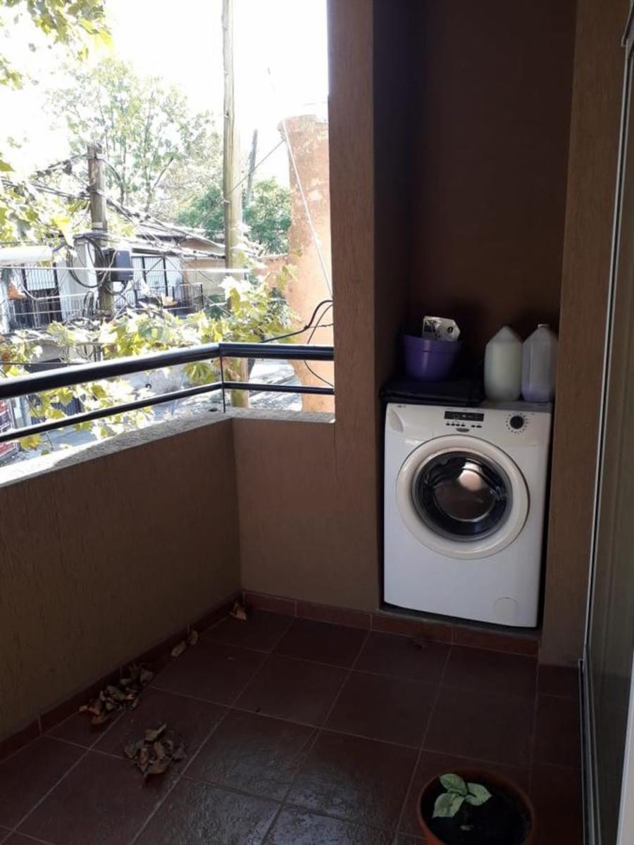 Impecable departamento 2 (dos) ambientes ubicado en 1er piso con vista a calle Lavalle — foto 2