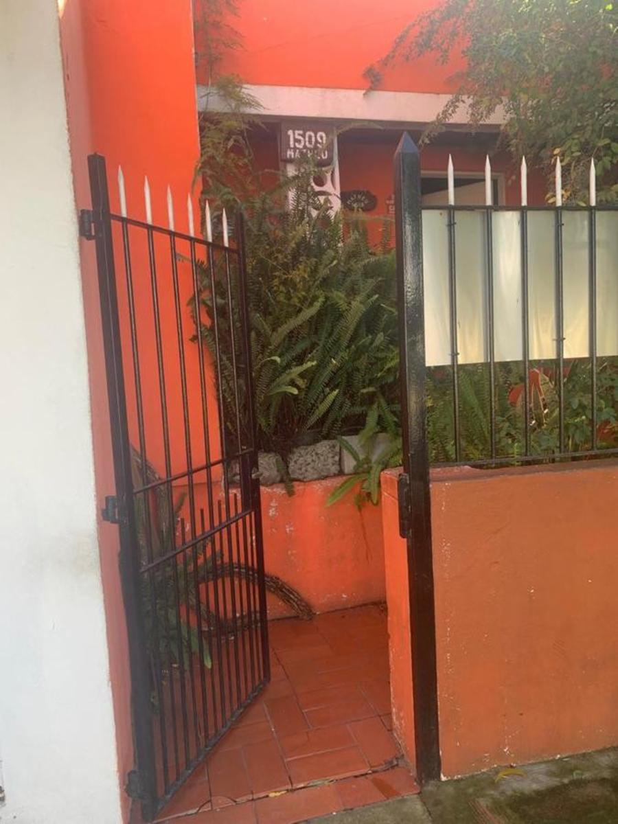 En esquina sobre calle Matheu dos casa a la venta sobre un lote de 197 mts
