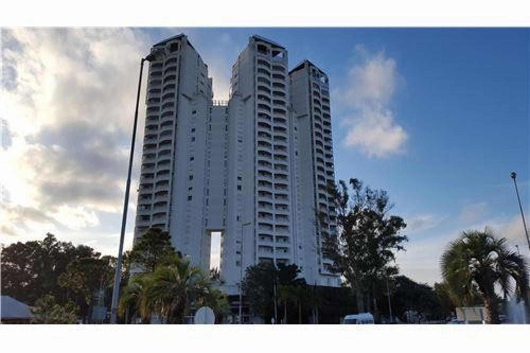 Tigre centro, triplex en Edificio Jai Tower, alto nivel y diseño