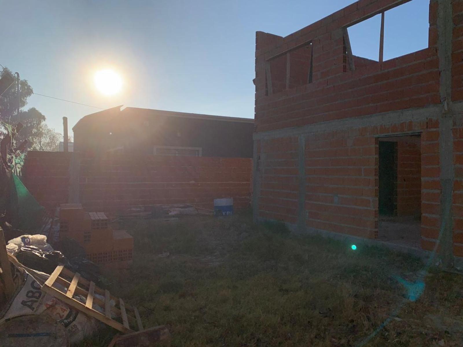 Lote en esquina con entrada por ambos lados . Casa a terminar en Benavidez Barrio ElCano — foto 2