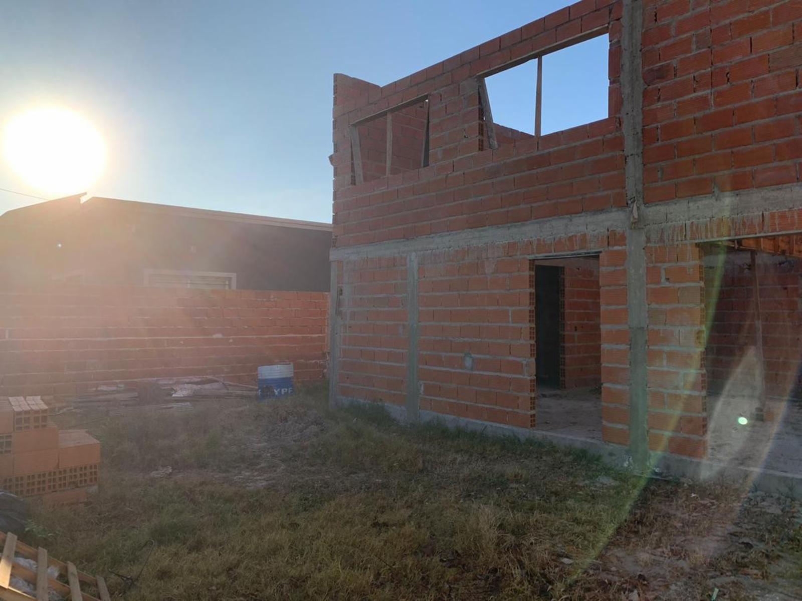Lote en esquina con entrada por ambos lados . Casa a terminar en Benavidez Barrio ElCano — foto 3