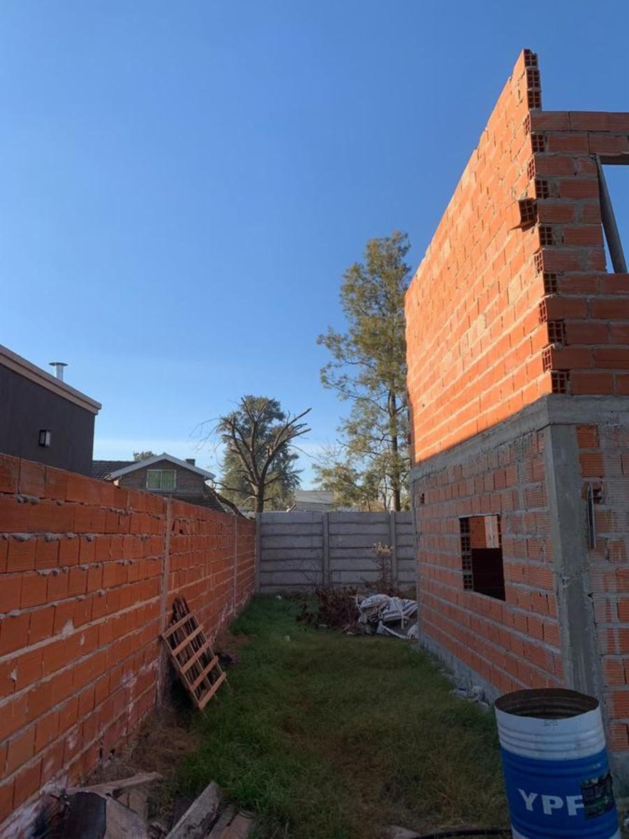 Lote en esquina con entrada por ambos lados . Casa a terminar en Benavidez Barrio ElCano — foto 6