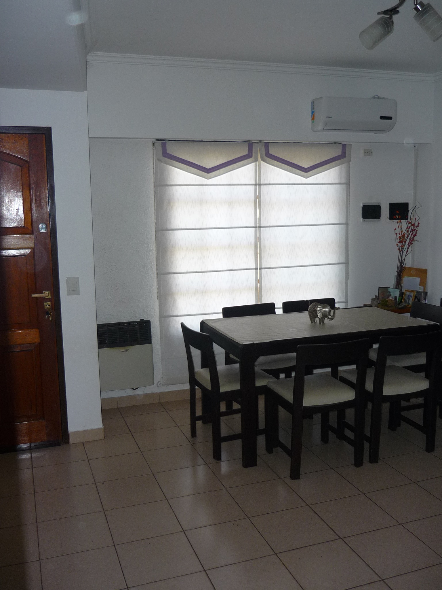 EXCELENTE Y BUEN ESTADO -CASA EN DUPLEX -SIN EXPENSAS -A 3 C/AS DE A.JB.JUSTO — foto 2
