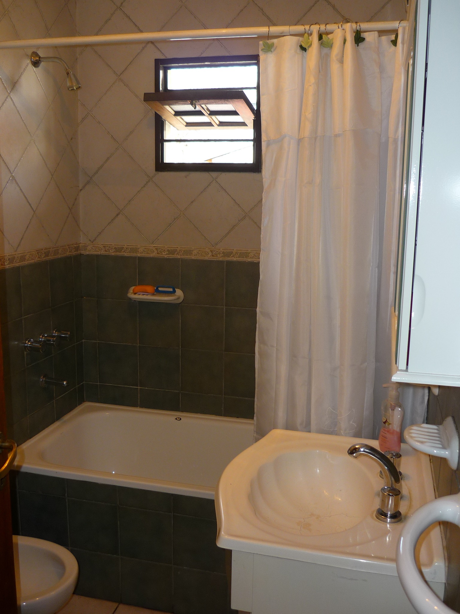 EXCELENTE Y BUEN ESTADO -CASA EN DUPLEX -SIN EXPENSAS -A 3 C/AS DE A.JB.JUSTO — foto 13