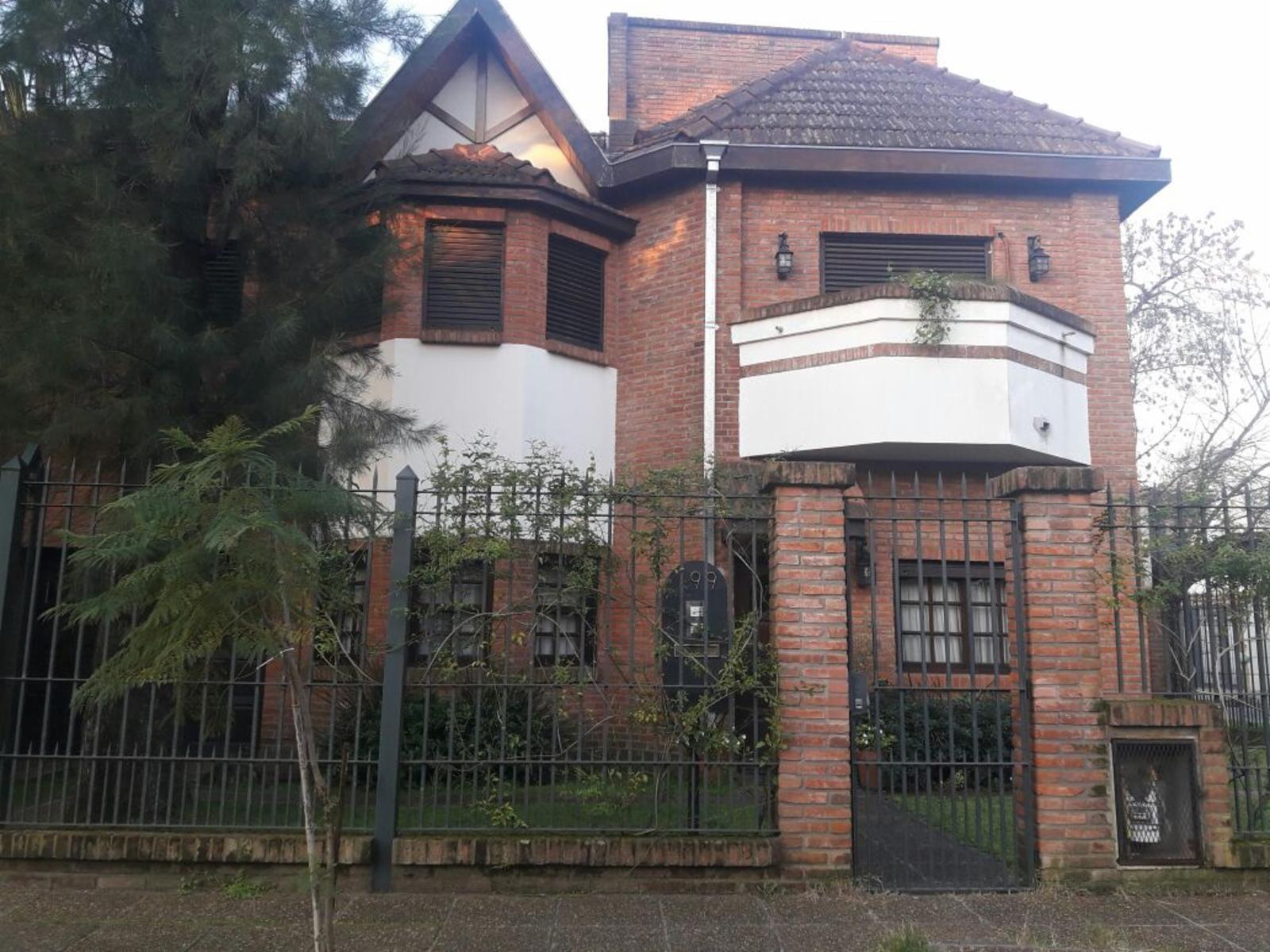 Clásico Chalet en Adrogué
