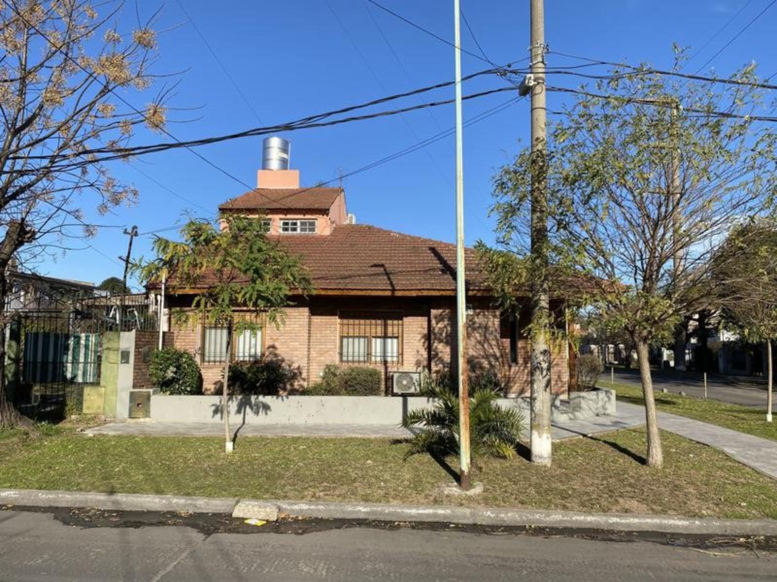 Casa - Lavallol sobre Cuyo al 198