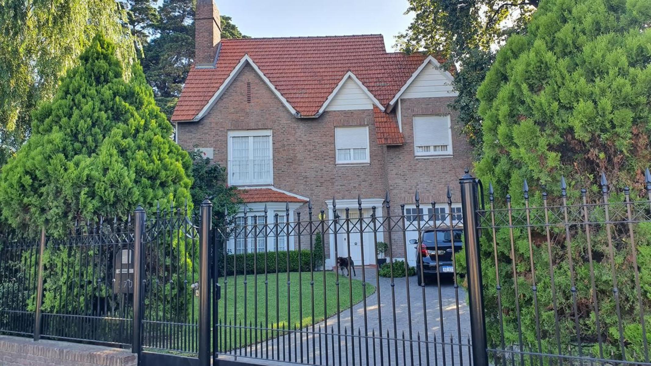 Casa - Adrogue sobre Avenida Espora
