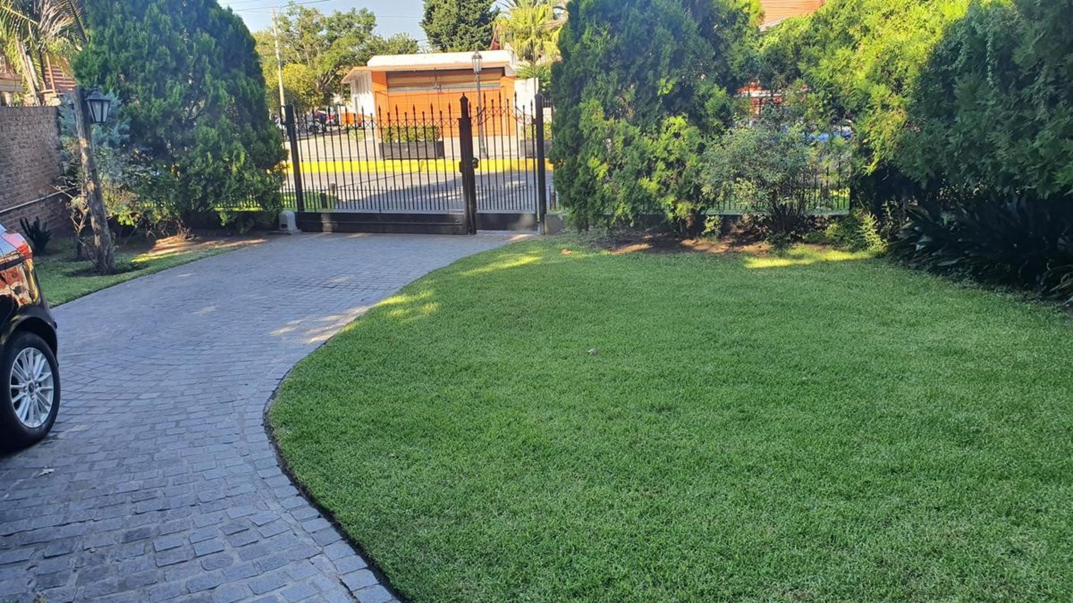 Casa - Adrogue sobre Avenida Espora — foto 5