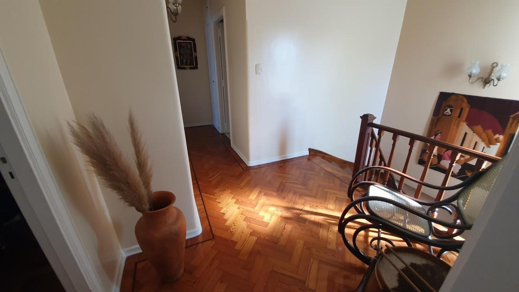 Casa - Adrogue sobre Avenida Espora — foto 13