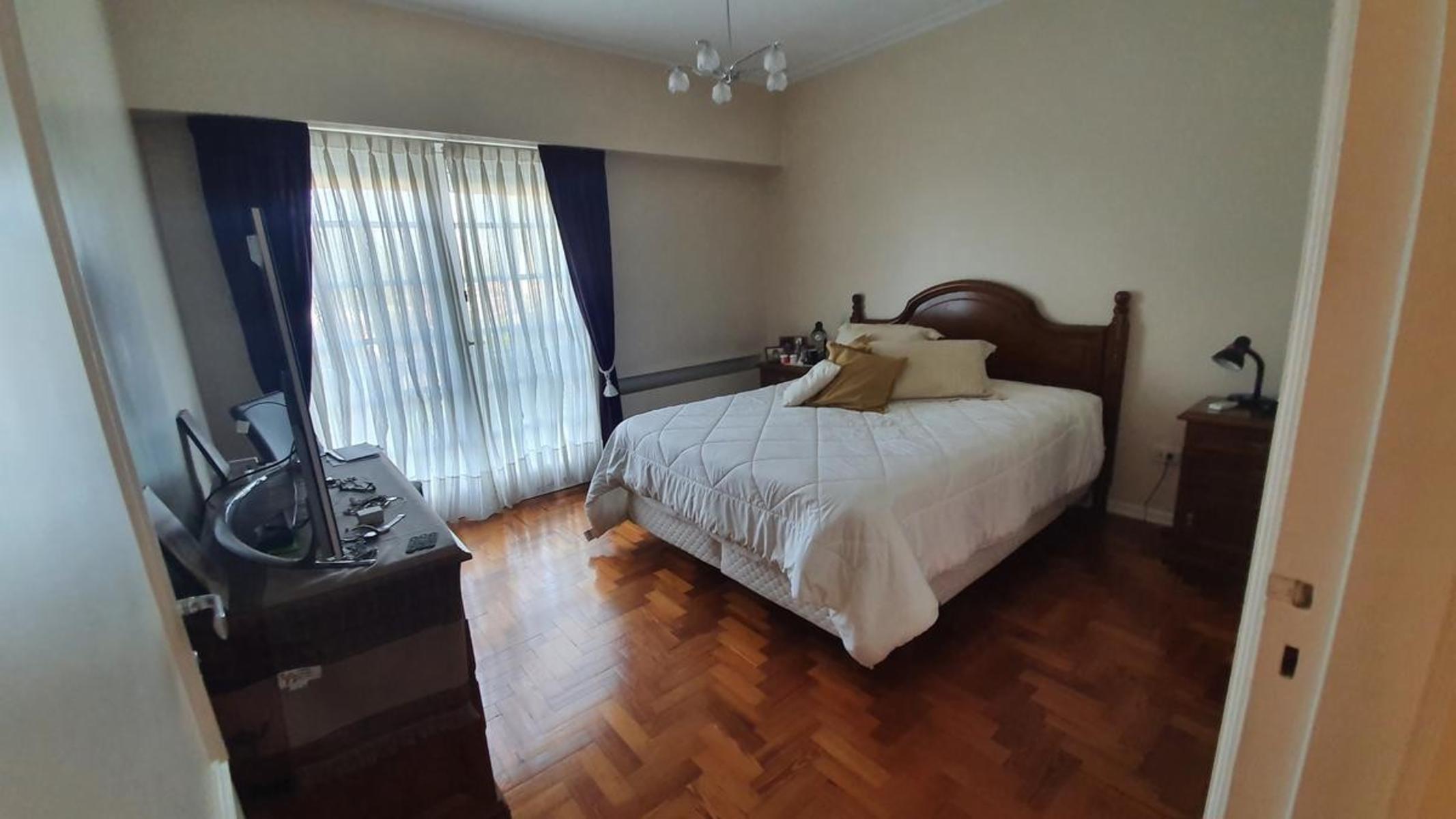 Casa - Adrogue sobre Avenida Espora — foto 14