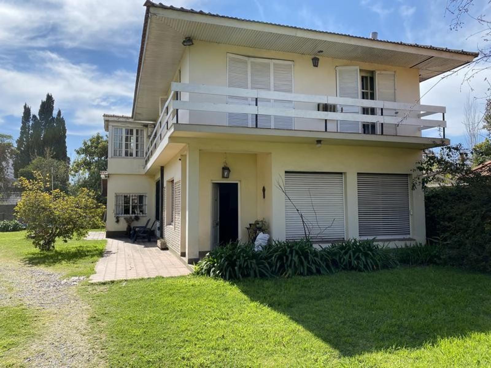 Casa - José Marmol sobre Jacinto Calvo