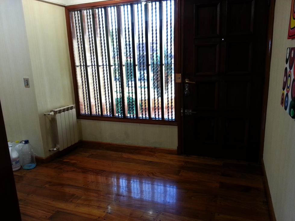 Chalet de 3 dormitorios. Impecable. Lote doble frente.