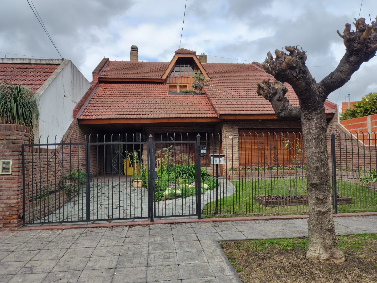 Casa en venta a 200 mts., de Av. Vergara