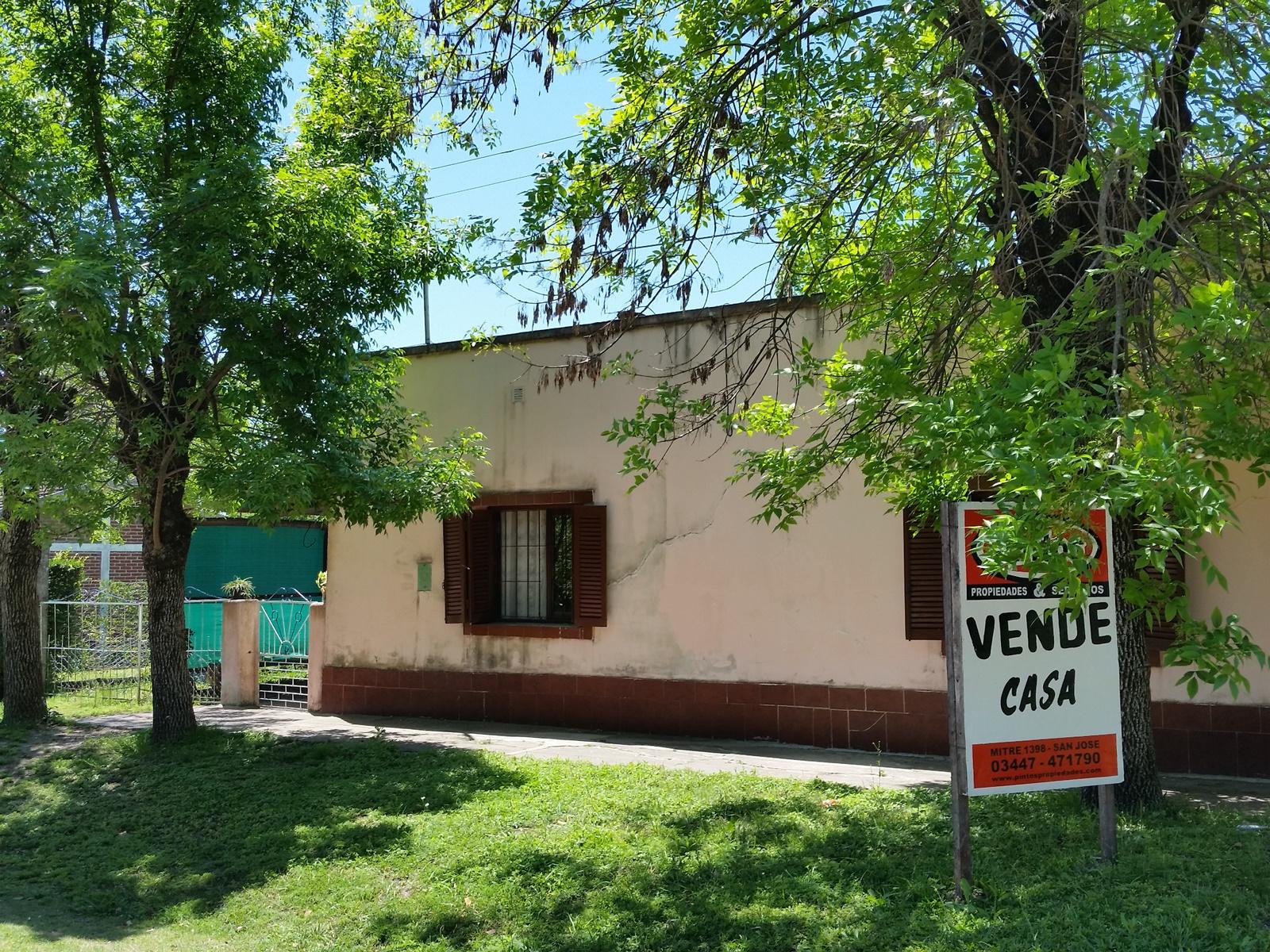 Casa Habitación sobre calle Hoffman, Bº El Colorado. SAN JOSE.