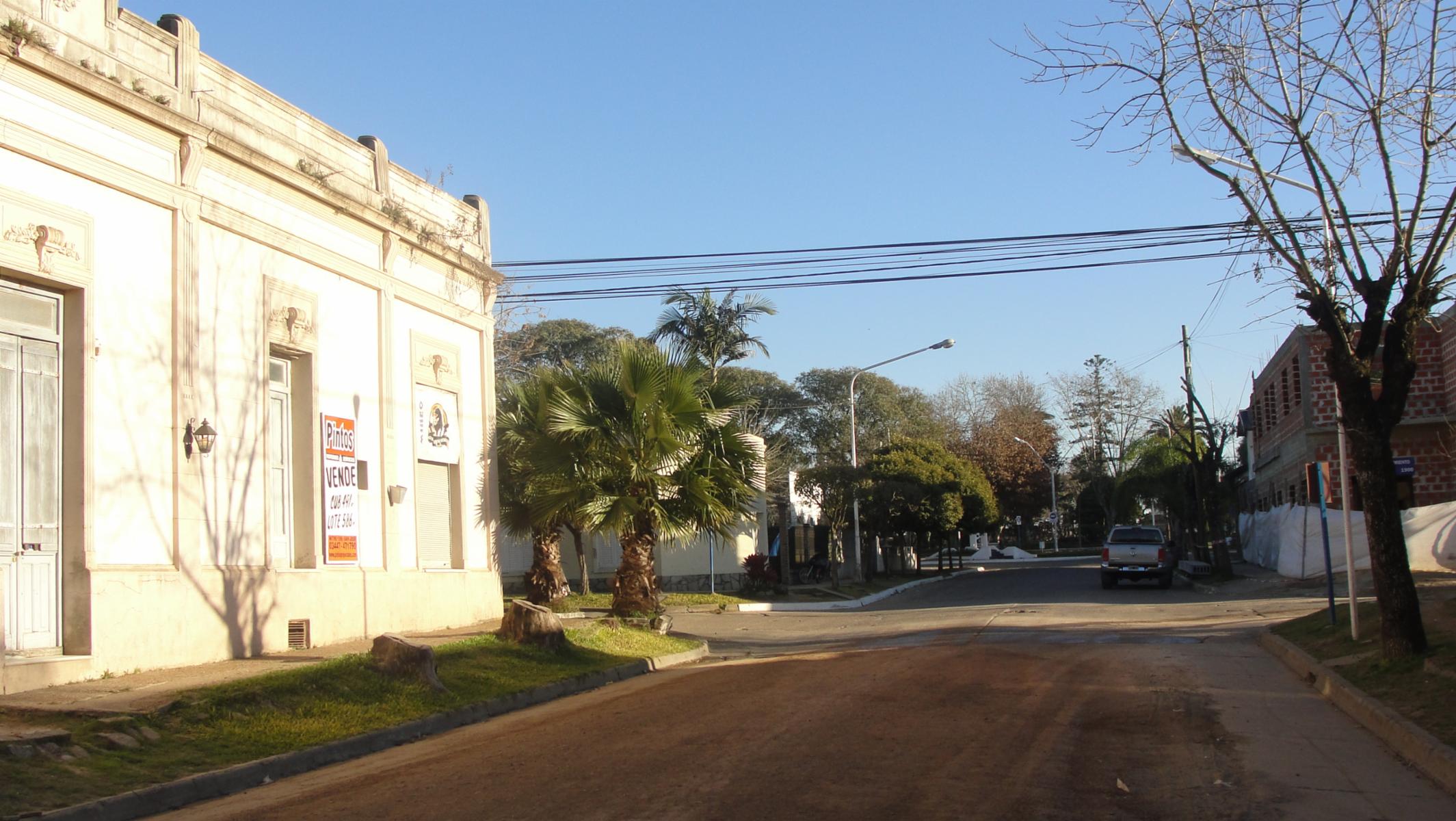 Casona Antigua, departamento y Local Comercial, sobre calle Sarmiento. SAN JOSE. — foto 5
