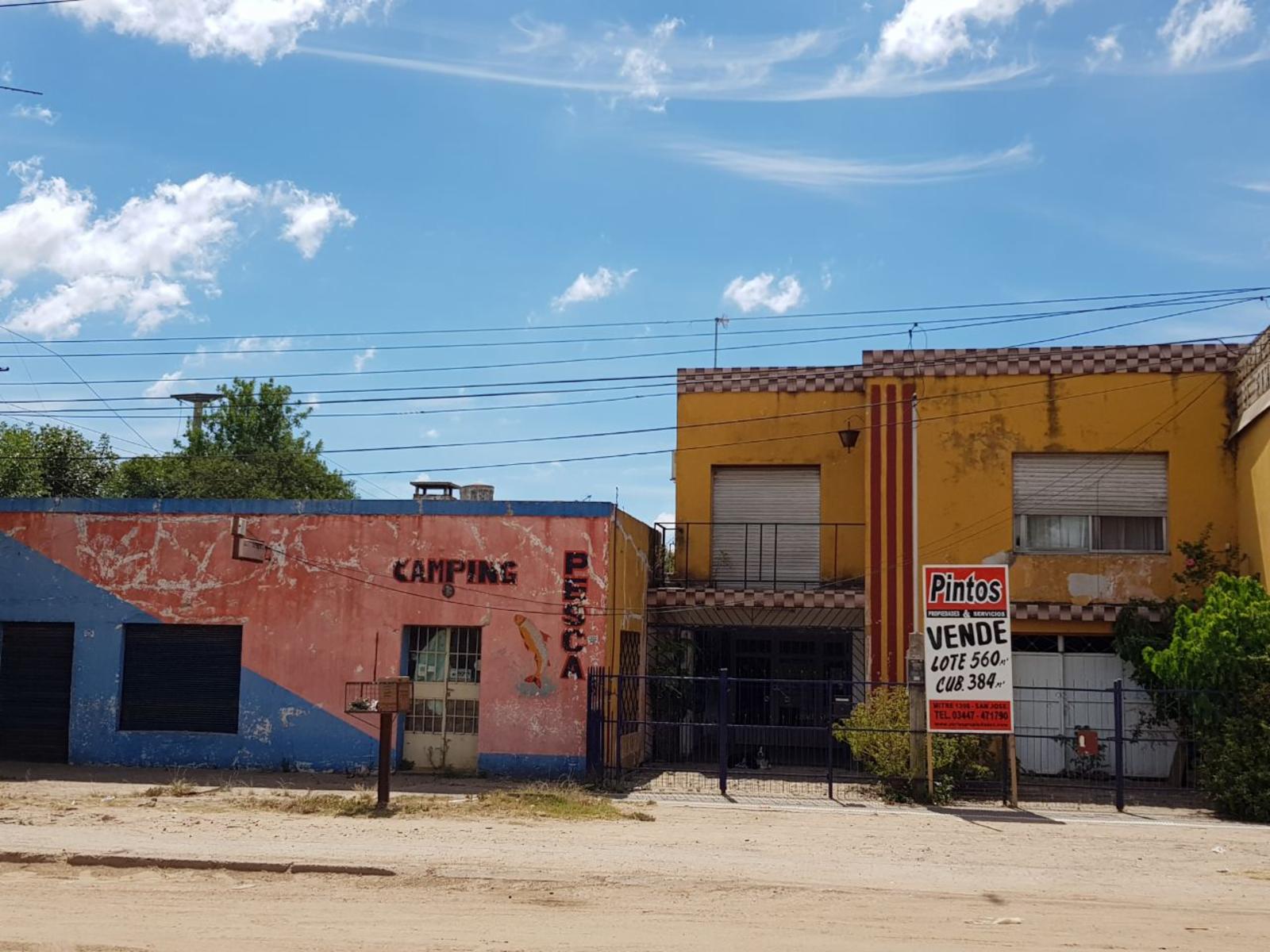 Casa Habitación con dos Locales sobre Av. Mitre. SAN JOSE.
