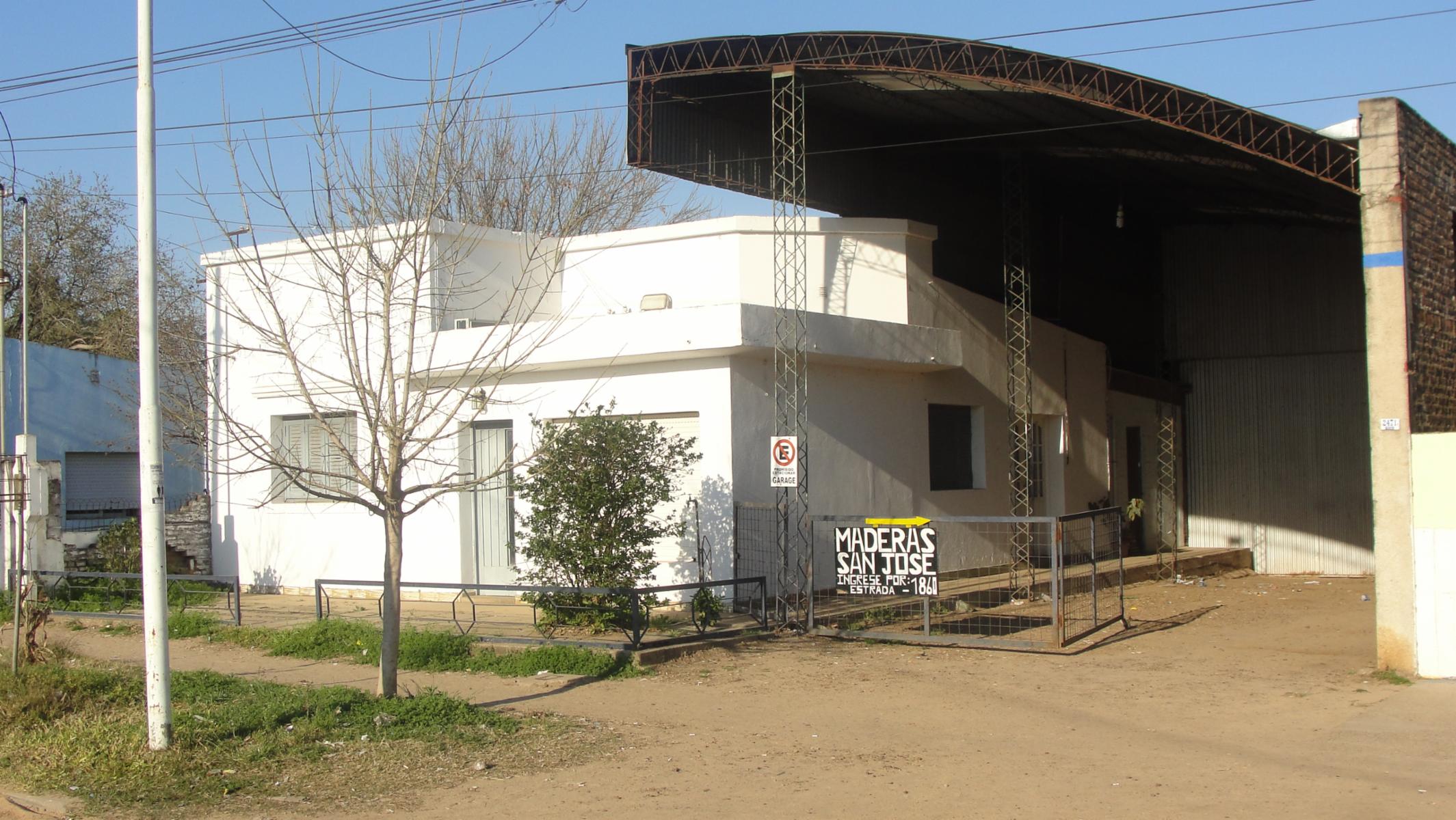 Amplio galpón con Casa sobre Av. Mitre. SAN JOSE. - 3