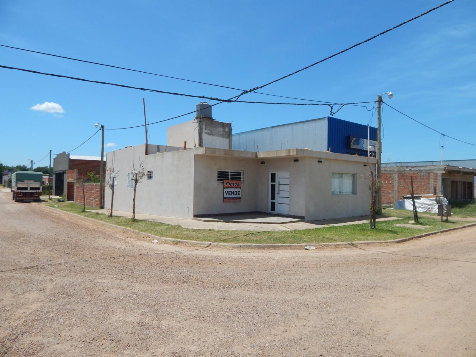Casa sobre Entre Rios y Caseros. SAN JOSE. — foto 2
