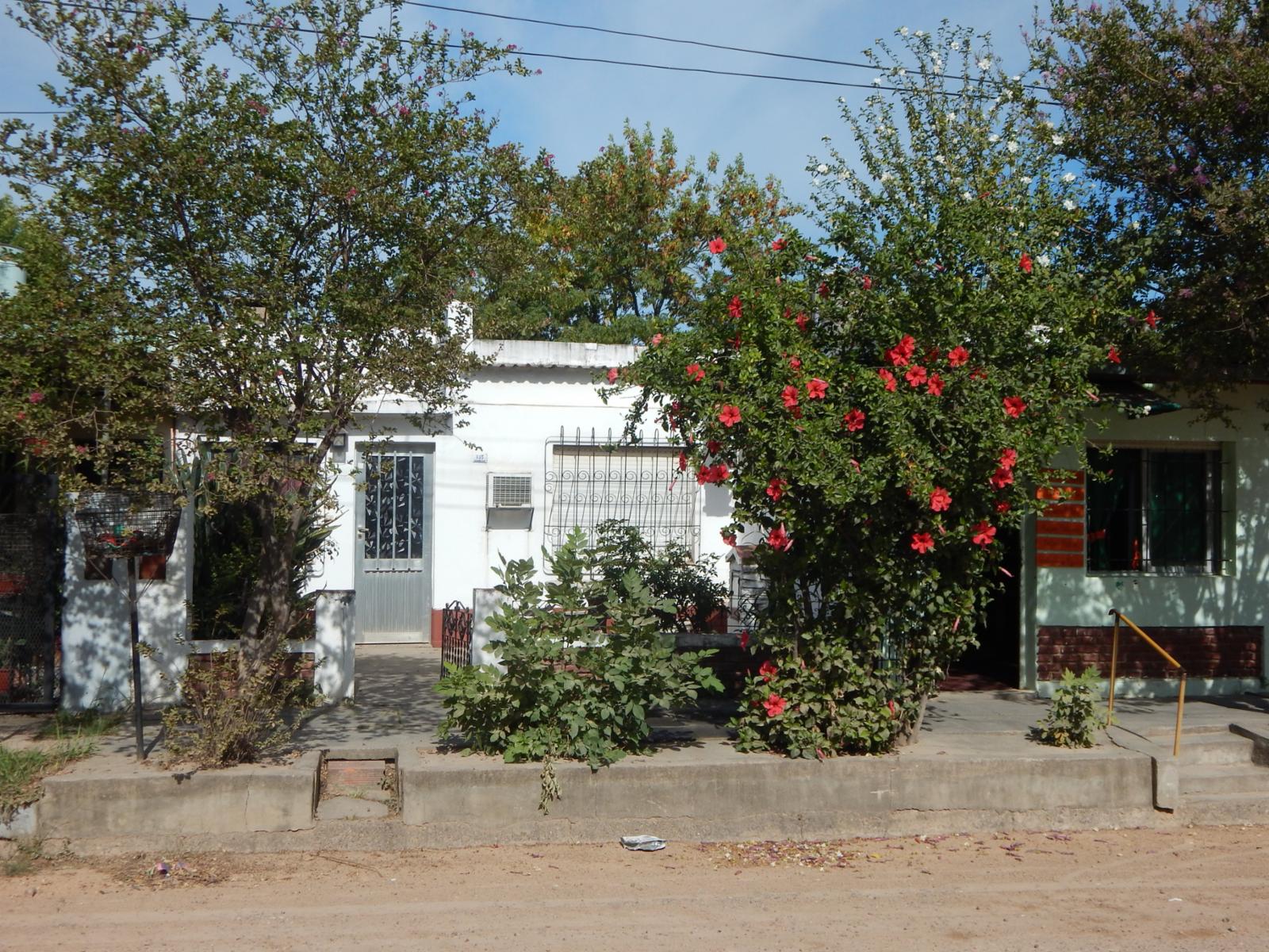 Casa y local comercial sobre calle Paso de los Andes. SAN JOSE.