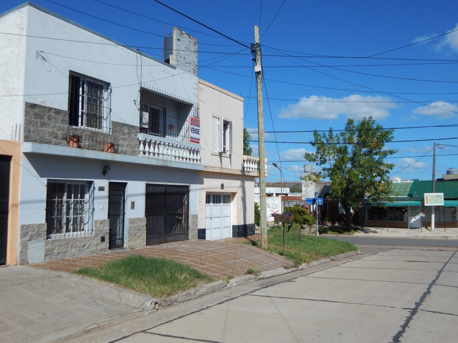 Casa Habitación sobre calle Sagastume. CONCEPCION DEL URUGUAY. — foto 2
