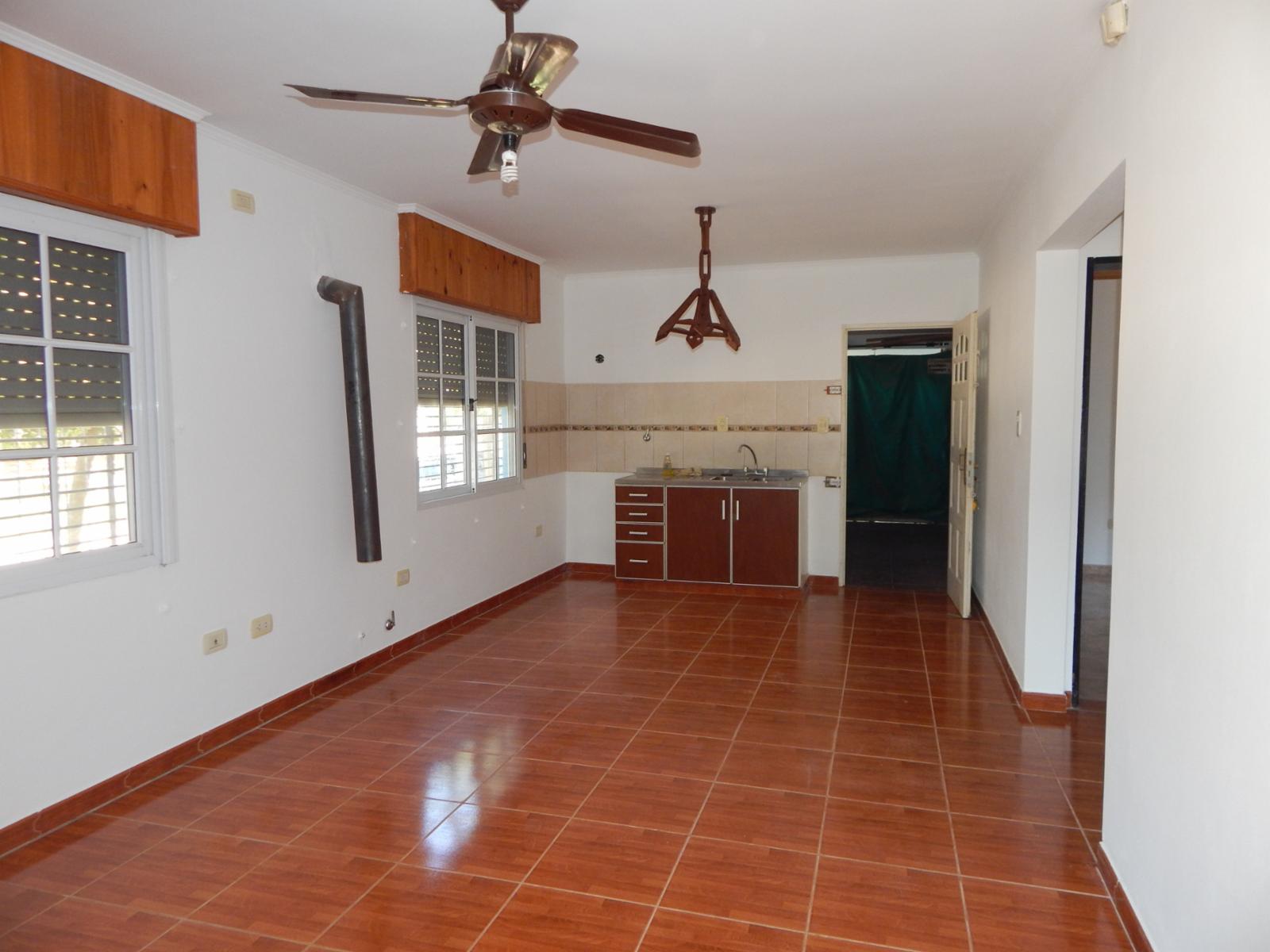 Casa sobre calle Alberdi, esquina Sargento García. SAN JOSE. — foto 3